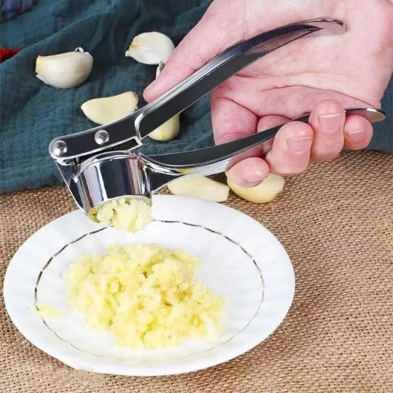 Multifunctional Zinc Alloy Garlic Press – Anti-Skid Manual Garlic Crusher