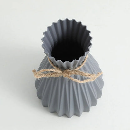 Creative Origami-Style Pleated Plastic Vase – Modern Folded Design for Dry Flowers