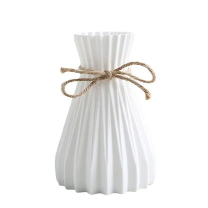 Creative Origami-Style Pleated Plastic Vase – Modern Folded Design for Dry Flowers