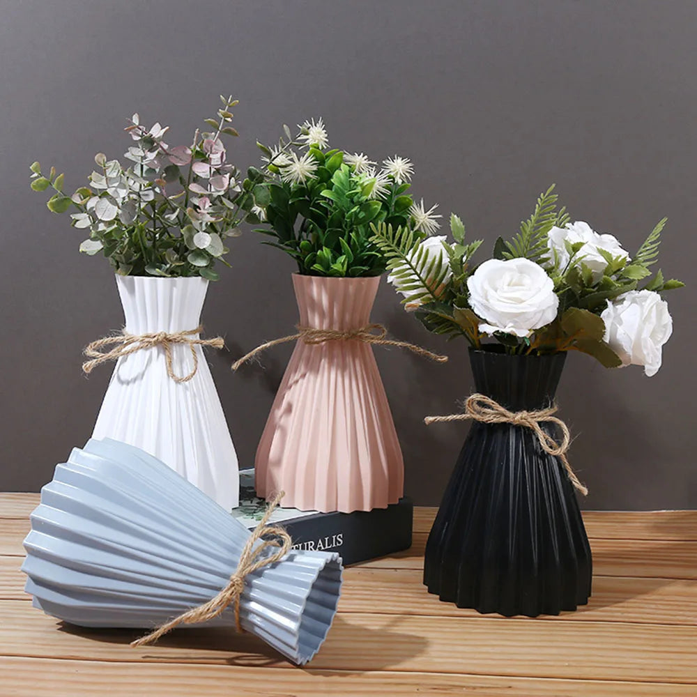 Creative Origami-Style Pleated Plastic Vase – Modern Folded Design for Dry Flowers