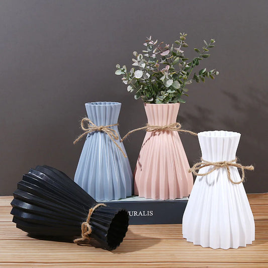 Creative Origami-Style Pleated Plastic Vase – Modern Folded Design for Dry Flowers